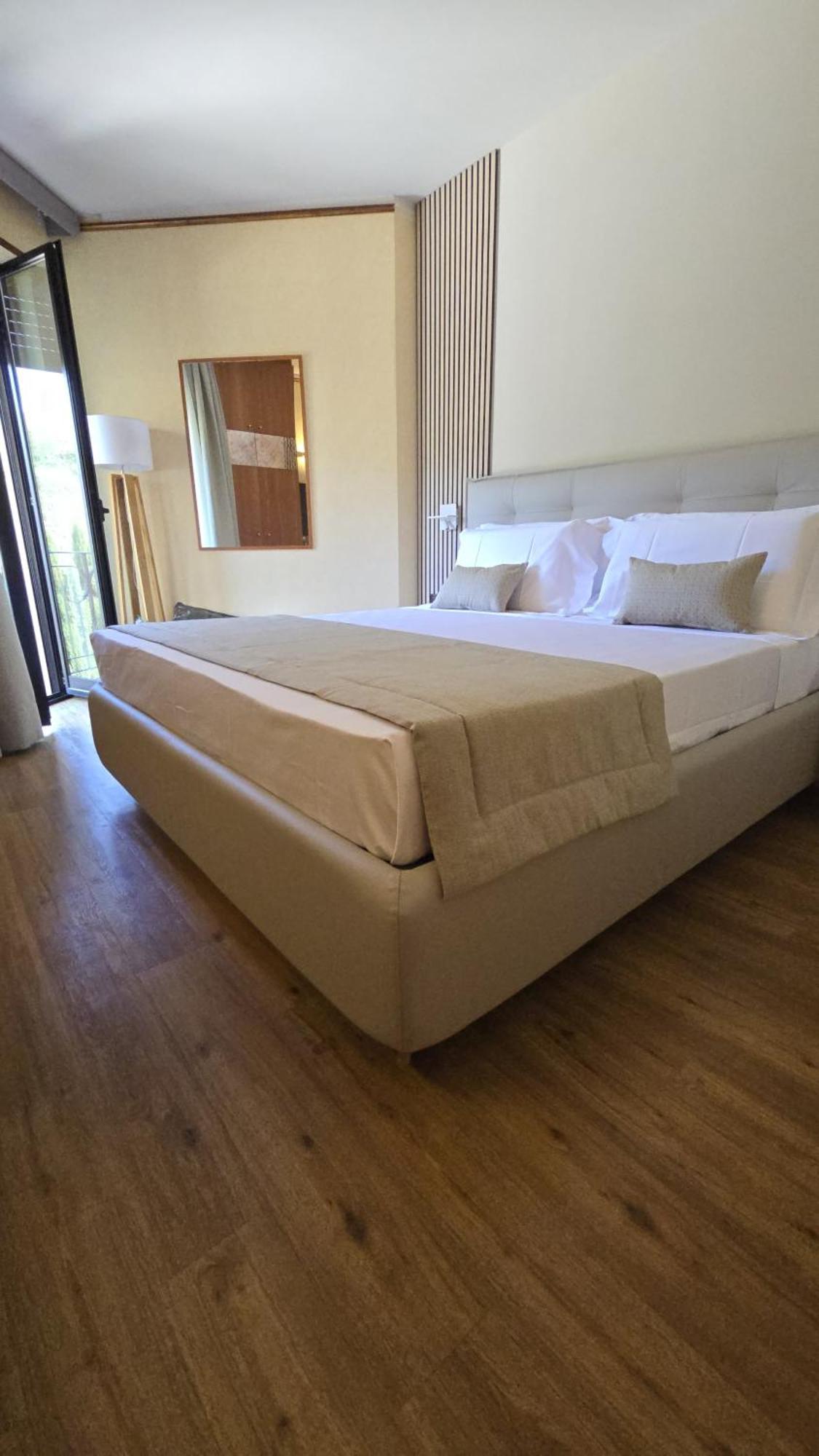 פופי Parc Hotel מראה חיצוני תמונה